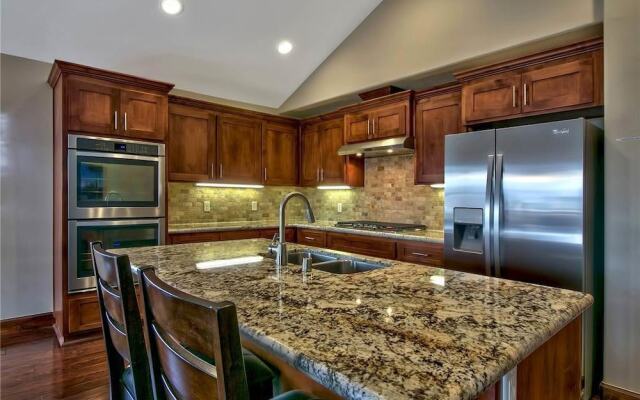 Conifer - 3 Br condo by RedAwning