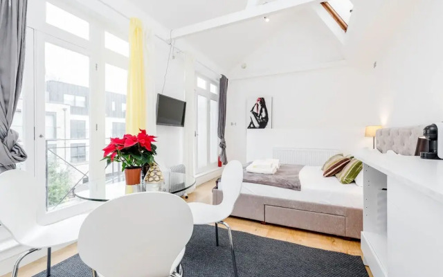 Dashing Duplex Bond Apartment WOOD