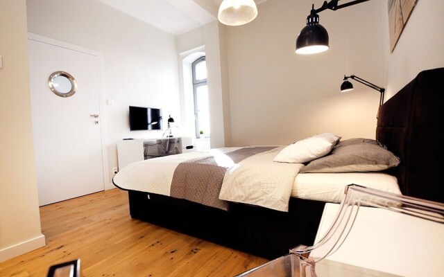 Golden Sun Apartments - Port