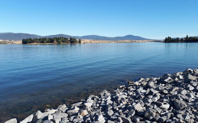 Willow Bay Lodge