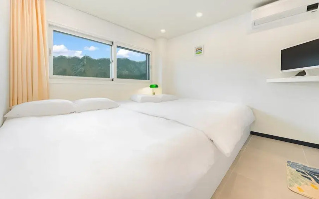 Gapyeong Haneul Sanchaek Poolvilla Pensi