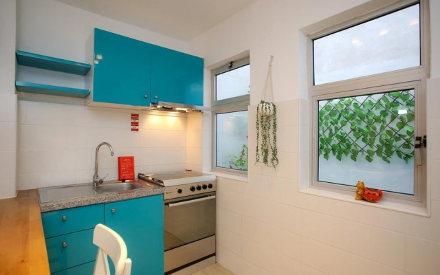 Johnny Ringo Family Apartment II