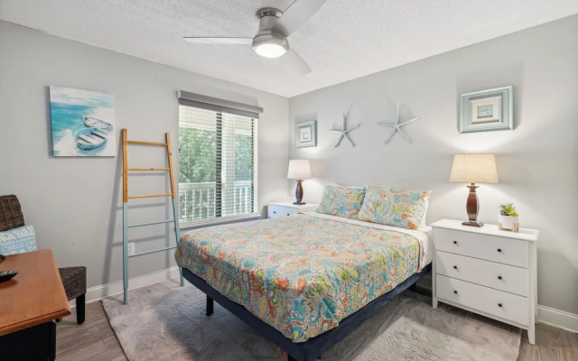 Seaside Bliss Retreat Coastal Condo for 6