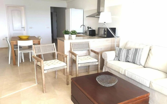 Amazing 3bedroom flat with seafront views & pool by SharingCo