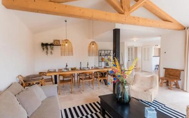 Modern Villa With Large Garden