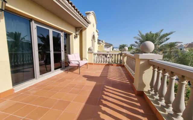 Palm Jumeirah Stunning 4BHK Villa