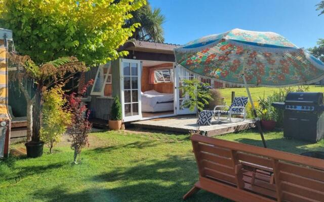 Delightful 1 bedroom tiny house, with retro Poptop