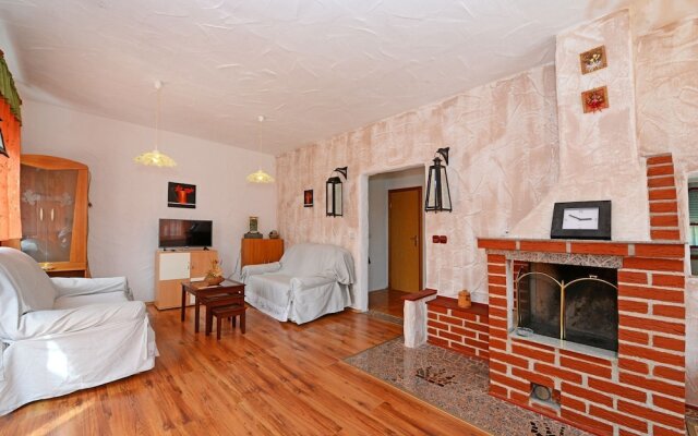 Adorable Holiday Home With Private Pool & Covered Terrace