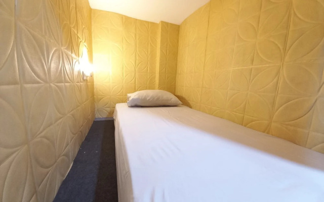 RedDoorz @ Luxury Homestay near Aloha Waru Surabaya