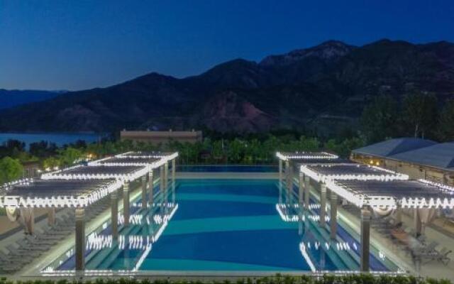 Charos Deluxe Resort & Spa