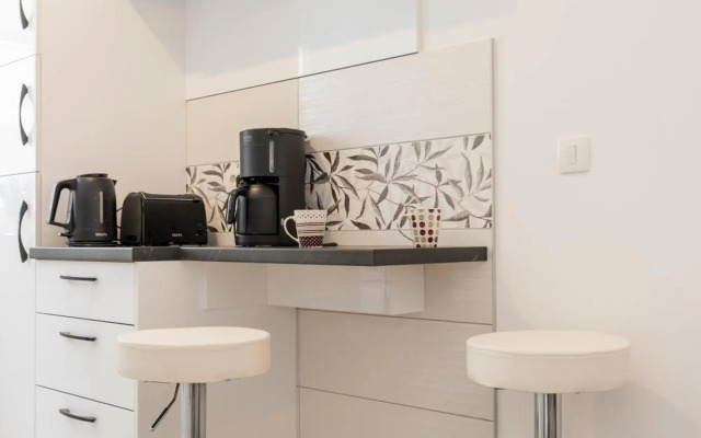 NEW apartment with POOL near center WITH 2 PARKING