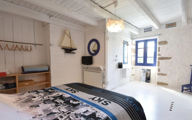 Charming Holiday Home Near Pointe du Raz