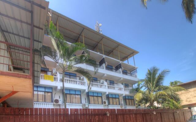 Hotel Pleasure Inn near Turtle Beach- Morjim