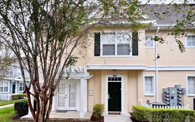 Lovely Family Townhome In Great Location-2200scd 4 Bedroom Townhouse by RedAwning