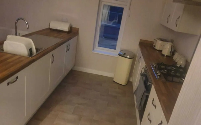 Remarkable 2-bed Luxury Lodge in Routh With Hottub