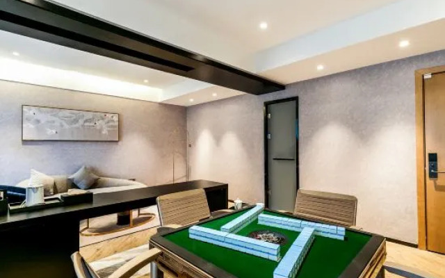 Shiyanhuang Hotel (Chongqing West Railway Station Erlang Subway Station)