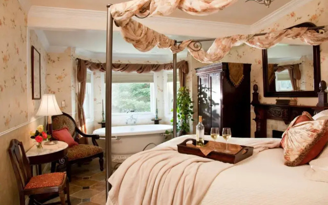 Churchill Manor B&B