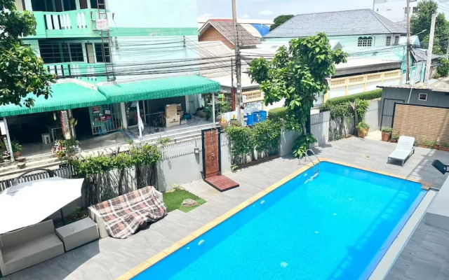 Crystal Suites Suvarnabhumi Airport