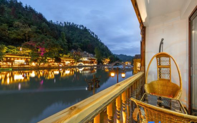 Manshan Su · Jiangjing Homestay (Fenghuang Ancient Town Branch) – Outside – Xiangxi