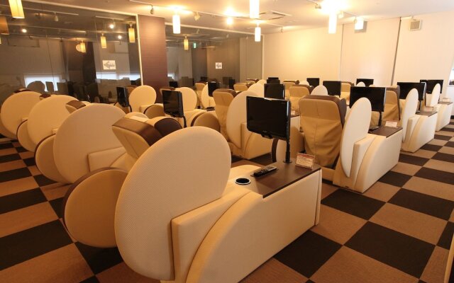 Sauna & Capsule Hotel Dandy – Caters to Men