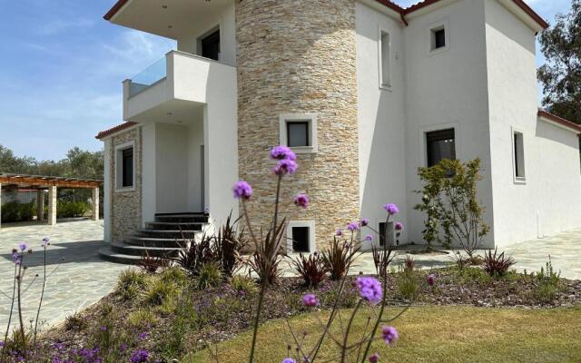 Luxury Rental Villa for 14 People