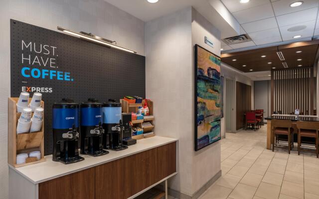 Holiday Inn Express Toronto - Downtown by IHG