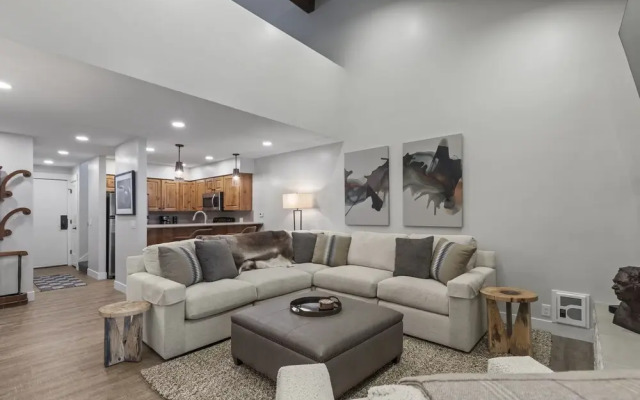 Snow Flower 078 3 Bedroom Condo by RedAwning