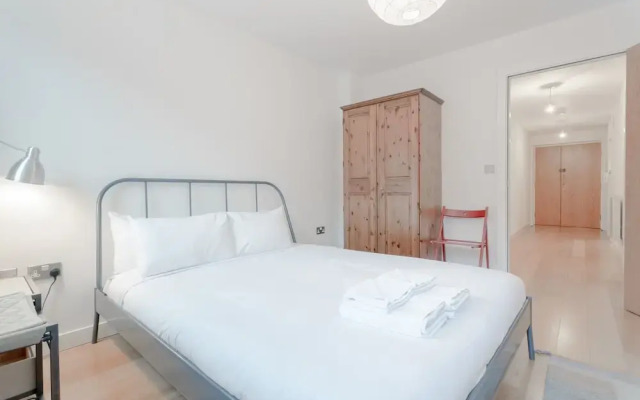 Spacious 2 Bedroom Stoke Newington Flat