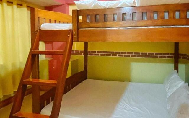 RedDoorz Hostel @ Baguio Tourist Cabin