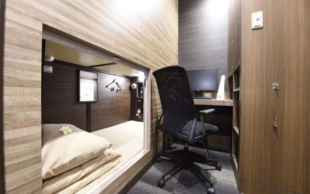 Capsule Hotel Anshin Oyado Premier Resort Kyoto Shijo Karasuma
