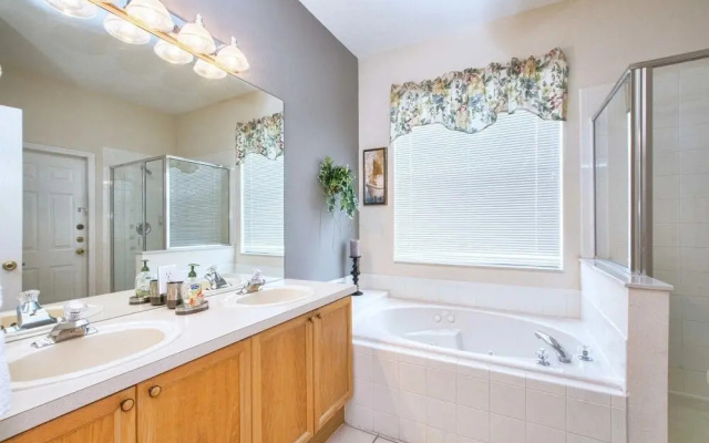 Fan Palm Getaway pool home on Windsor Palms Resort