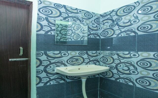 Oyo 18265 Golden Keys