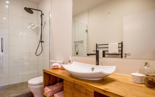 Provincial Apartment 2