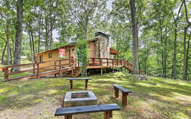 Quaint Murphy Cabin in Serene Wooded Setting!