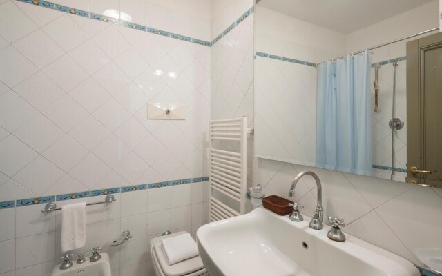 Beautiful Apartment in Pesaro With Wifi and 4 Bedrooms