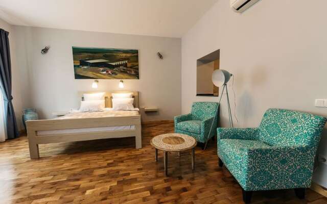 YellowBoot Aparthotel
