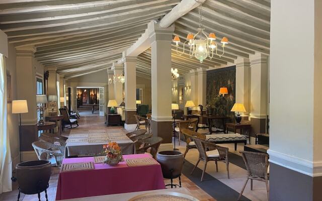 Rondaia Suites & Villas