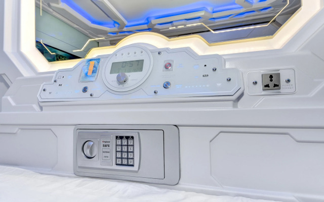 Space Q Capsule Hotel