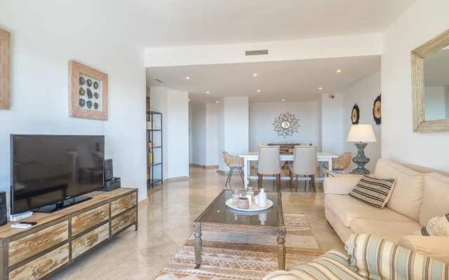 Elveria Hills excellent views