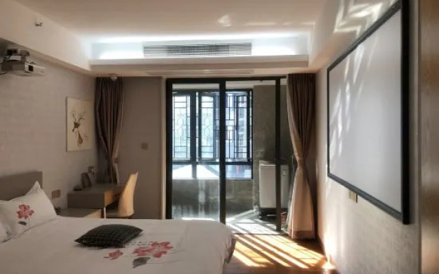 Yuehui International Apartment