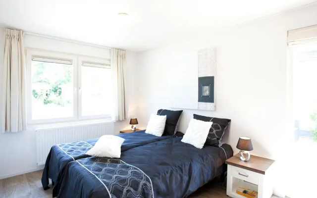 Nice Chalet Near the Golf Course in a Holiday Park
