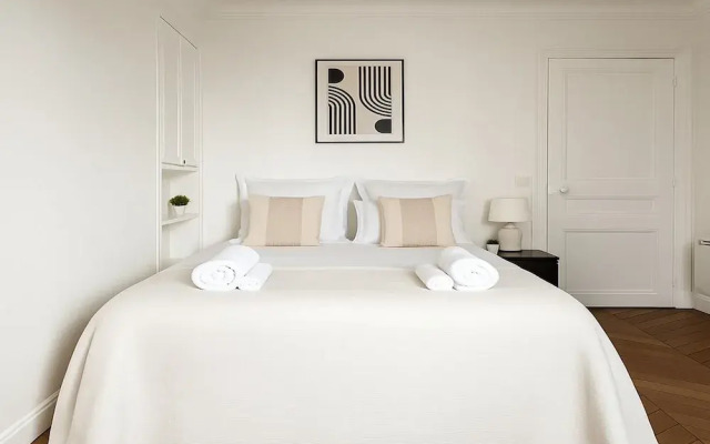 3 pieces pres du Pantheon