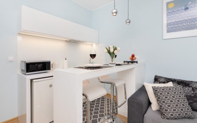 Świętojańska Studio Gdynia by Renters