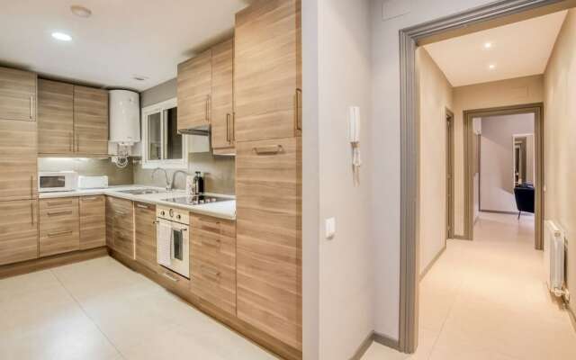 Lovely & Spacious 4bed Sleeps8 in BCN Center