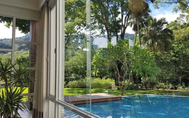 Aroundthetree Hermitage Manor