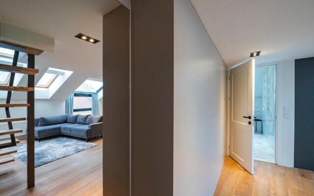 LOFT 1 BD Old Town Apartment by Hostlovers