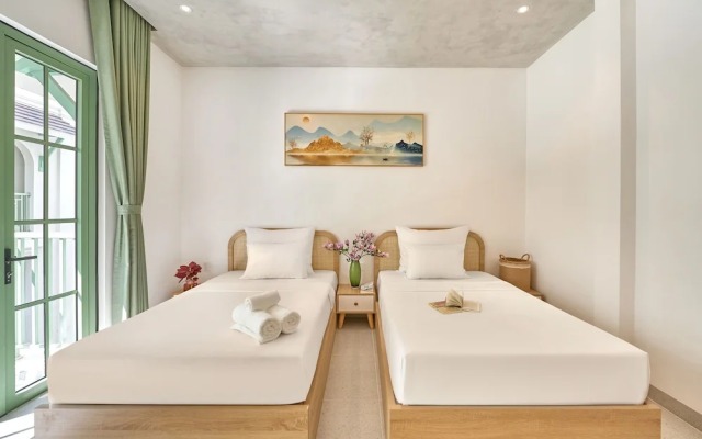 Luxury 4 bedroom Solar Villa