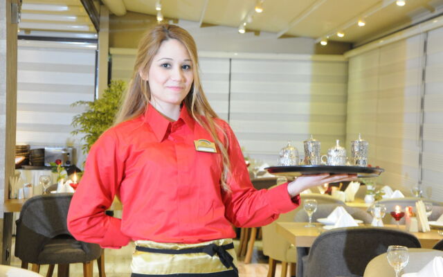 Golden Deluxe Hotel