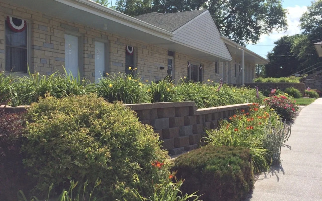 East Hills INN and SUITES