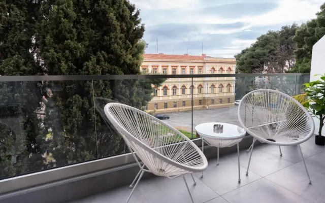 Velvet Luxury Studios in the City Center by BiNobi!